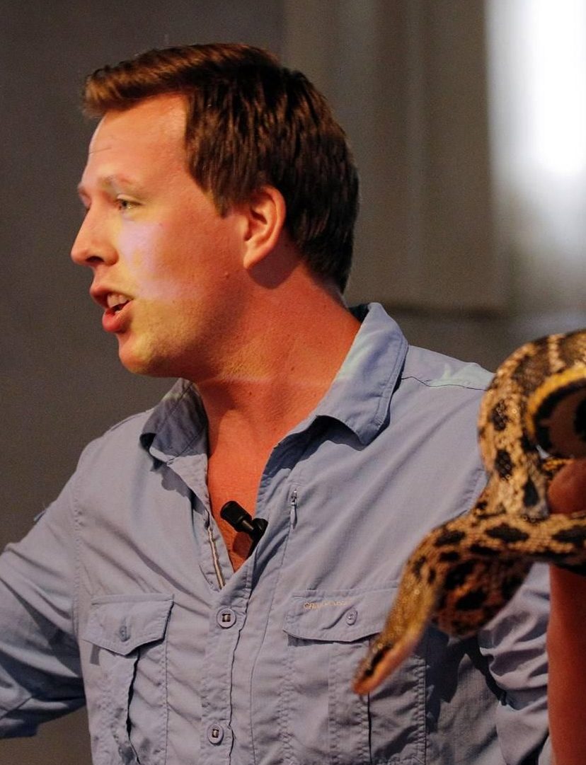 Freek Vonk liet zich wurgen door een anaconda en liet dat filmen