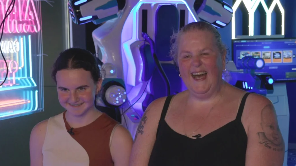 Karin en Noa genieten volop in ‘Steenrijk, Straatarm’: ‘Nu kunnen we eindelijk bowlen’