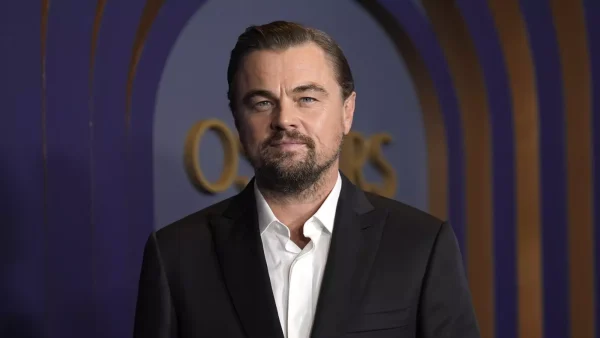Leonardo DiCaprio Nederlands model blauwtje lopen