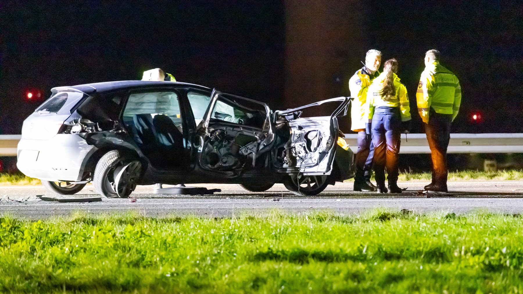 Automobilist (31) stapt uit na ongeluk op A27 en wordt doodgereden door vrachtwagen