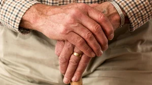 Kwetsbare ouderen lopen het risico om onverantwoord langer thuis te moeten blijven