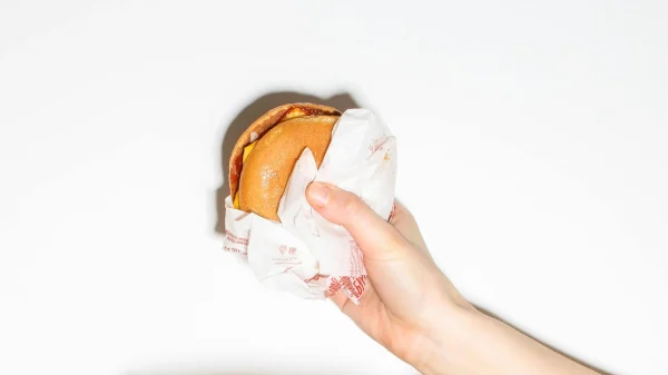 Amerikaan verbreekt vet record (letterlijk) met het eten van 34.000 Big Macs
