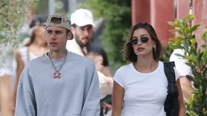 Thumbnail voor Hailey Bieber 'pissed' na vaders post waarin hij volgers vraagt te bidden voor haar huwelijk