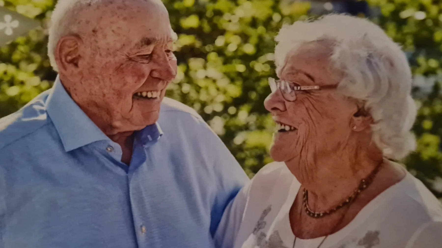 Jannies schoonouders overlijden samen na euthanasie: 'Gaven elkaar een kus en stierven hand in hand'