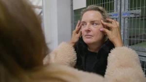 Thumbnail voor Patty Brard vindt dat Erica wel wat botox kan gebruiken in ‘Chateau Meiland VIPS’: ‘Zal ik even bellen?’