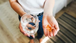 Thumbnail voor RIVM waarschuwt voor soms levensgevaarlijke kruiden in voedingssupplementen