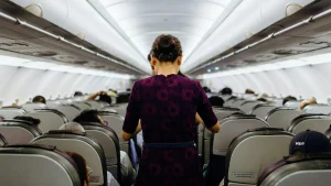 Thumbnail voor Stewardess onthult: déze signalen duiden op problemen tijdens de vlucht