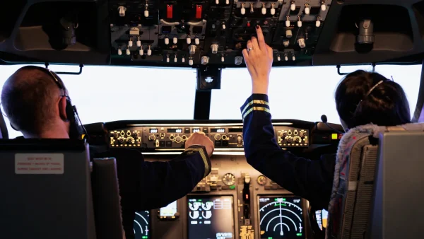 Piloten in cockpit