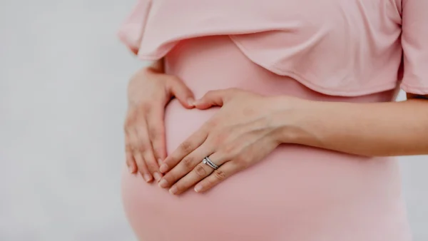 Ann (34) zette fertiliteitstraject stop vanwege longcovid, maar bleek al zwanger te zijn