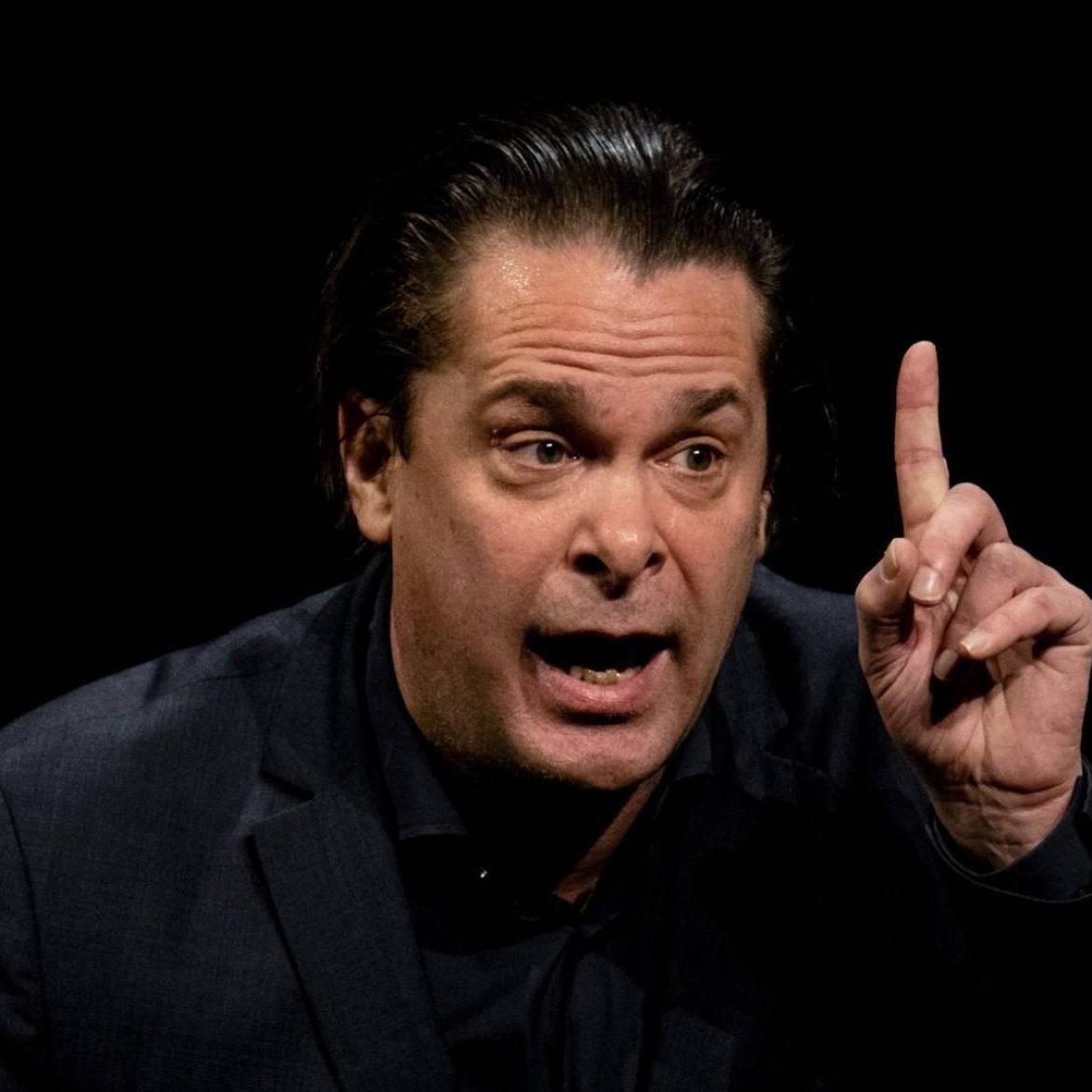 Hans Teeuwen krijgt wapen terug