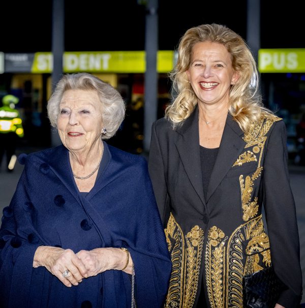 Prinses Beatrix en Prinses Mabel bij uitreiking tiende Prins Friso Ingenieursprijs