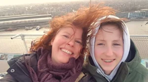 Thumbnail voor Eline verloor haar zoon (14) door treinongeluk en maakte een film van de beelden op zijn telefoon: 'Enorme troost'