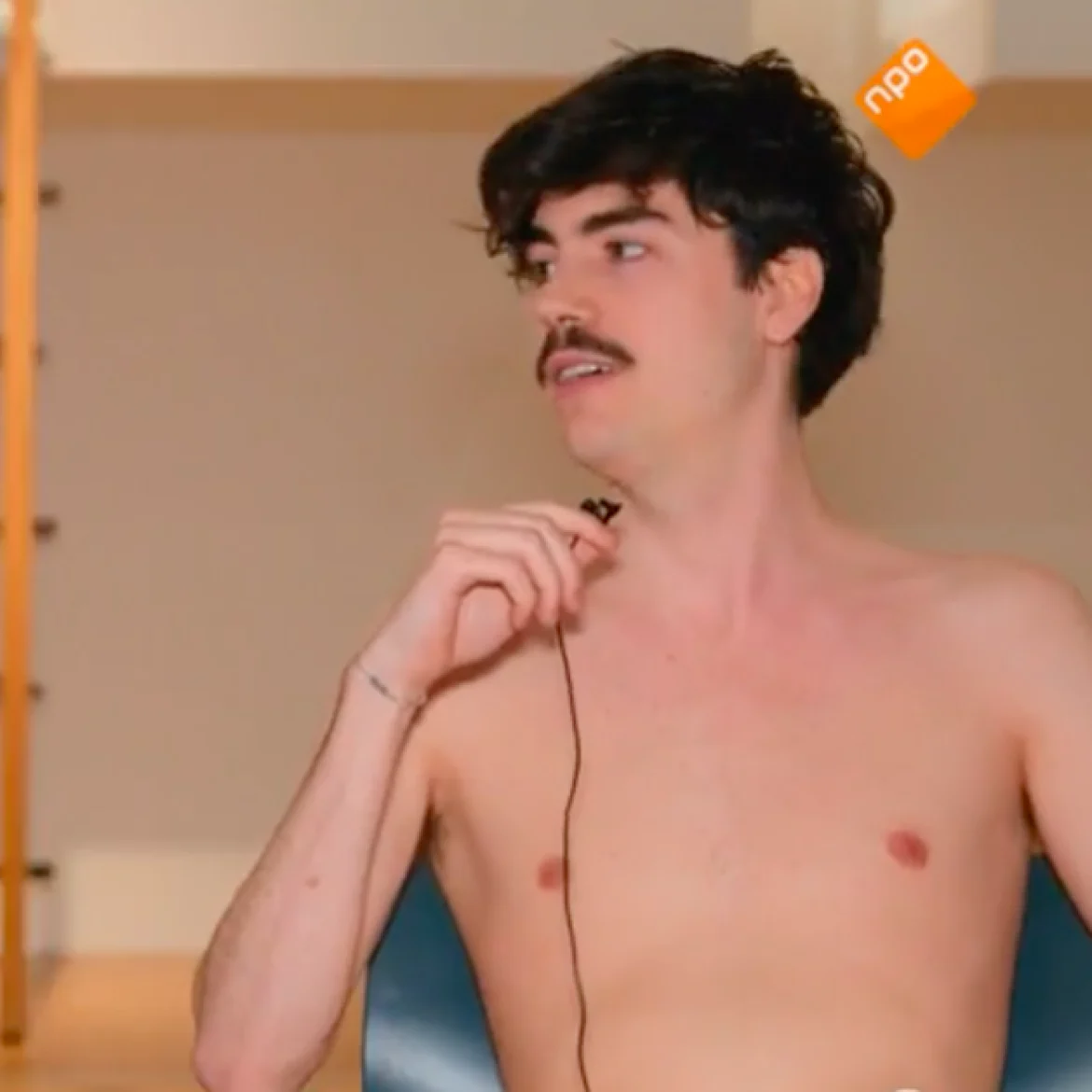 verslaggever Jeroen Sophie bloot