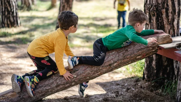 Kinderen spelen buiten