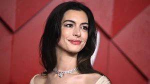 Thumbnail voor Anne Hathaway openhartig over miskraam: 'Waarom houden we zoiets voor ons?'