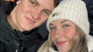Thumbnail voor Britt (20) leerde haar vriend kennen tijdens een Feyenoord voetbalwedstrijd: 'Zag hem eerst niet zitten'