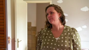 Thumbnail voor Karin ruimt kleding overleden man op in 'Je Huis op Orde': 'Het voelt alsof ik Maarten uit huis haal'