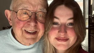 Thumbnail voor Indy's (22) opa (90) liet een tattoo voor zijn overleden vrouw zetten: 'Ben zo trots op hem'