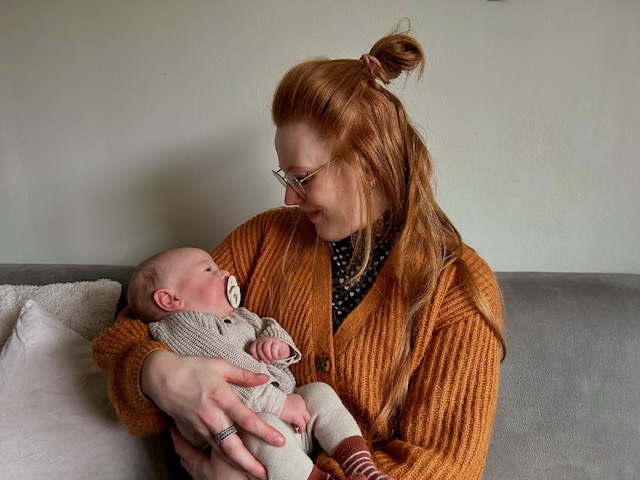 Tessa verloor drie liter bloed tijdens bevalling: 'Ik kon mijn baby niet verschonen of in bad doen'