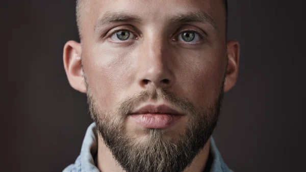 Edino van Dorsten krijgt eerste kind met vriendin Sacha: 'Kijken uit naar slapeloze nachten'