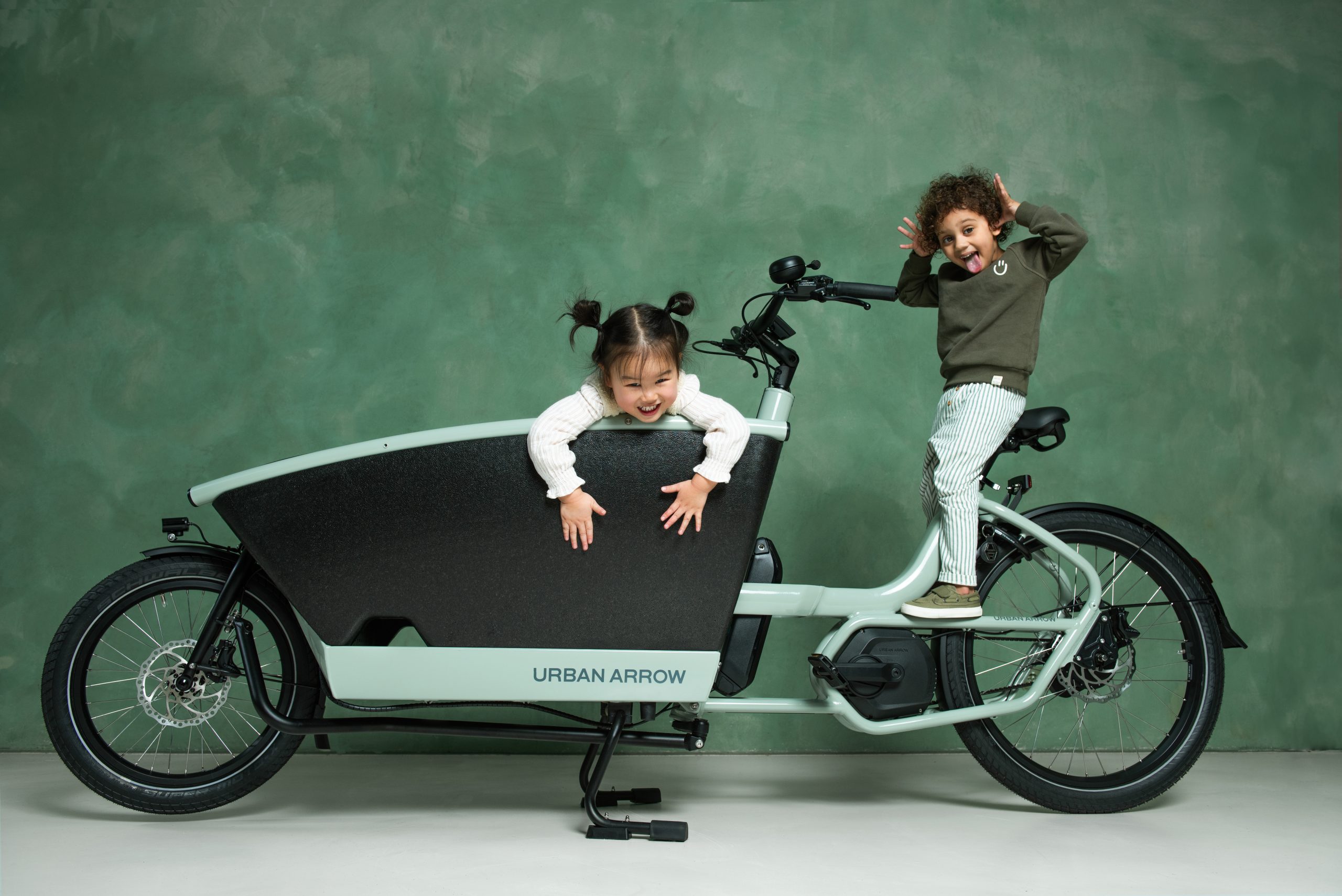 Bakfiets met kinderen erin