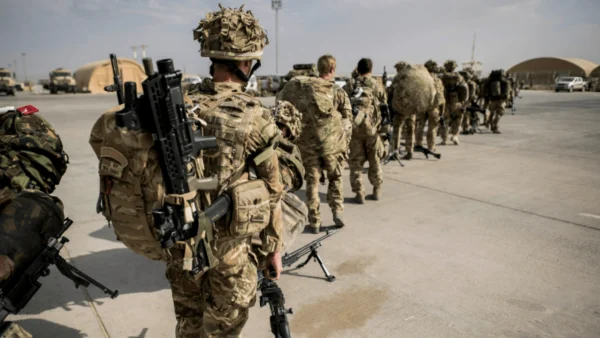 Bizar: jonge rekruten in Britse leger moeten naar bed met een met aids besmette prostituee