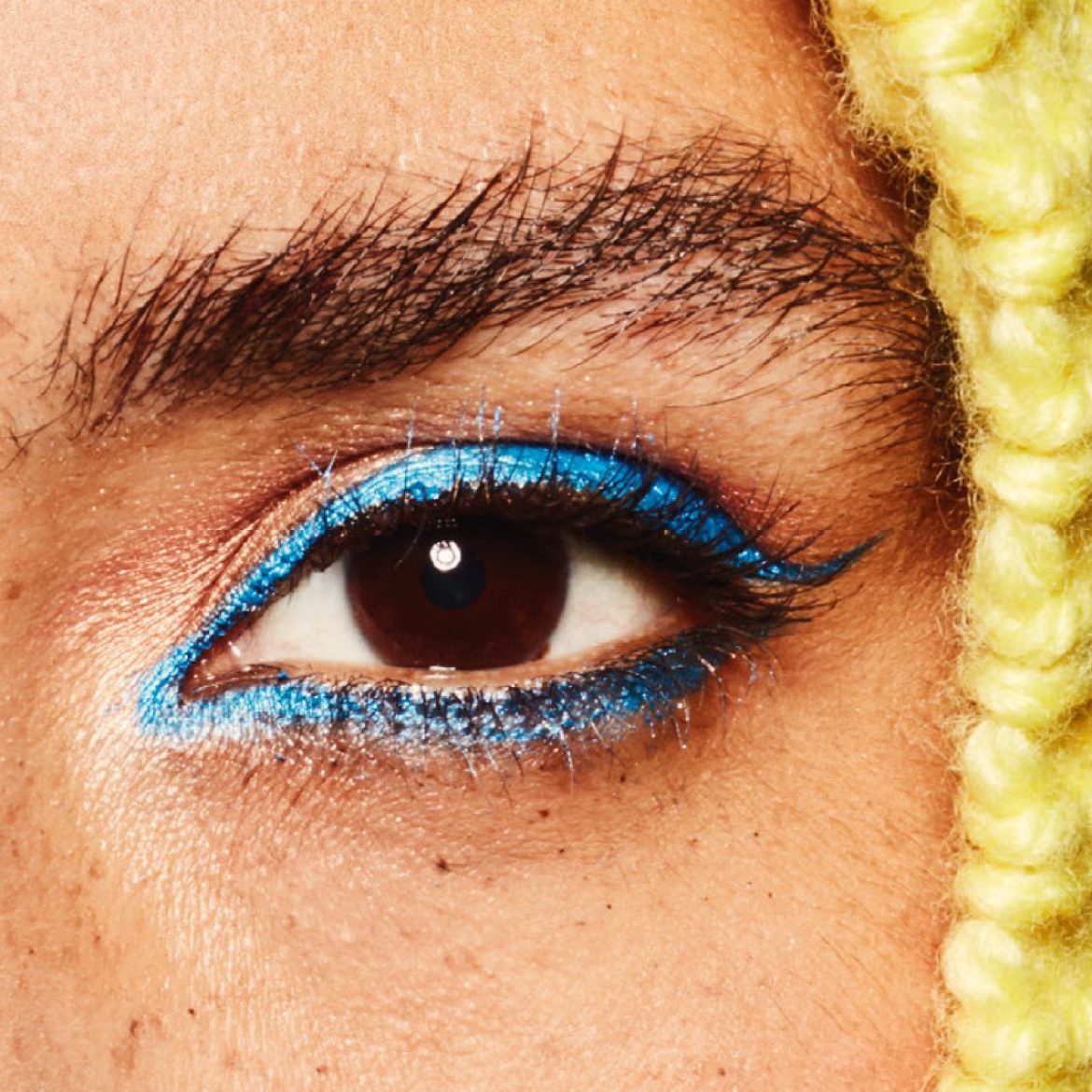 Trendalert: blauwe make-up - dit is hoe je het draagt