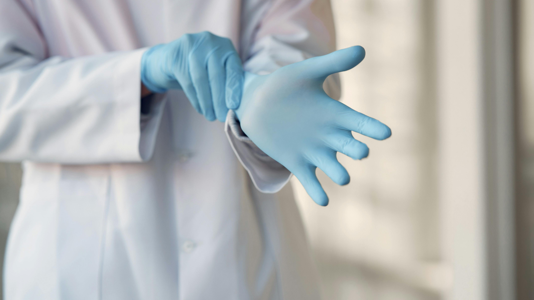 steriliseren dokter blauwe handschoenen