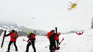 Thumbnail voor Nederlandse groep skiërs getroffen door lawine in Oostenrijk, drie doden