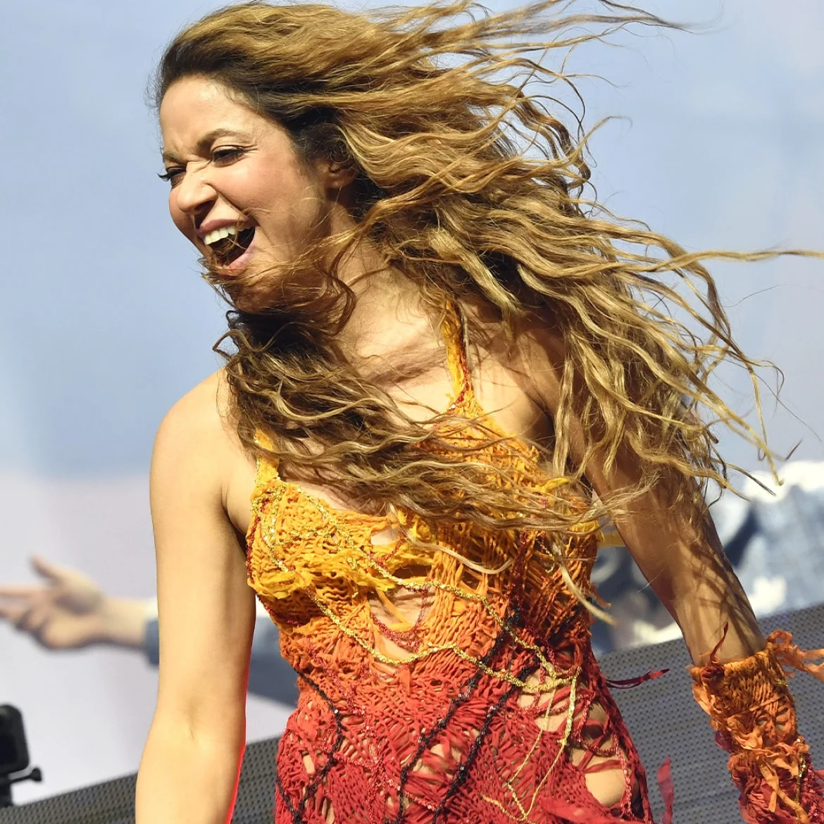 Shakira gaat na zes jaar weer op wereldtournee, kondigt ze aan op Coachella: 'Ik kan niet wachten'