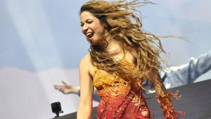 Thumbnail voor Shakira gaat na zes jaar weer op wereldtournee, kondigt ze aan op Coachella: 'Ik kan niet wachten'