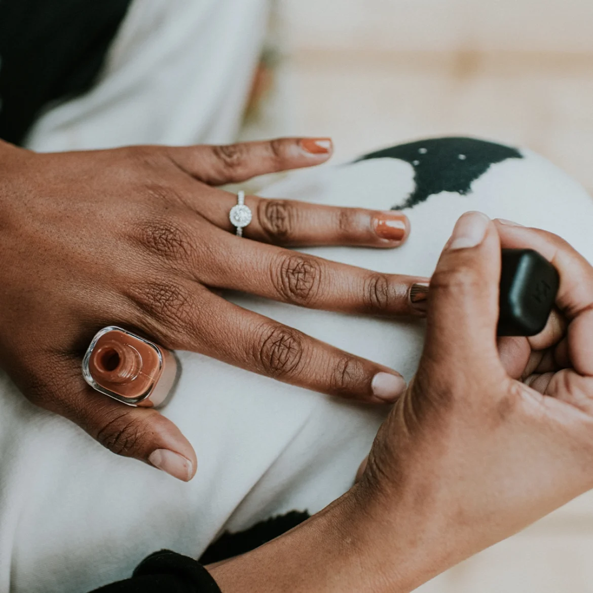 Manicure voor minder: met deze trucs haal je de nagelsalon in huis