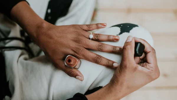 Manicure voor minder: met deze trucs haal je de nagelsalon in huis