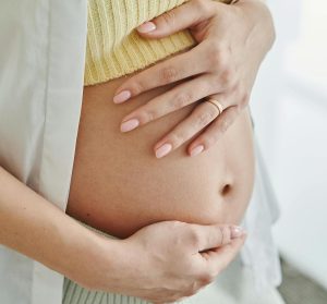 Thumbnail voor Nieuw onderzoek stelt: bestraling van kanker tijdens zwangerschap is veilig voor ongeboren kind