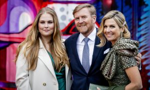 Thumbnail voor Prinses Amalia bij afsluiter van eerste staatsbezoek: 'Dierbaar dit met mijn ouders te kunnen doen'