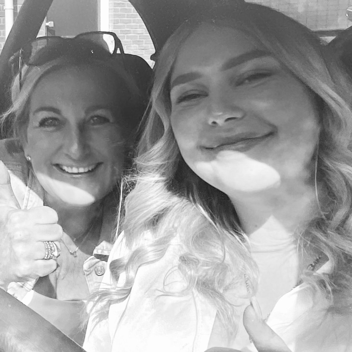 Liesbeths dochter Zoë (18) overleed nadat ze xtc had gebruikt: 'Ik heb gegild en gehuild' - zoë overleden xtc