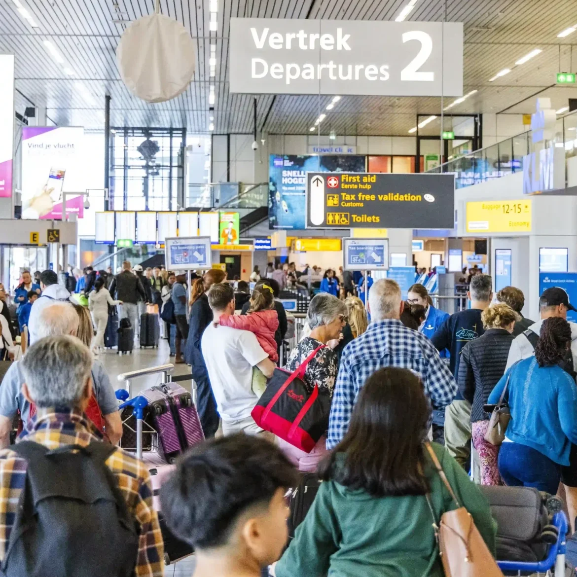 Schiphol bereidt reizigers voor op drukke meivakantie