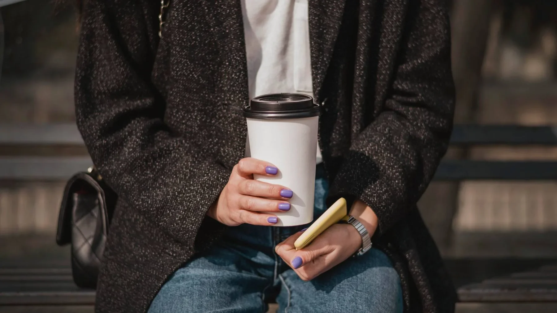 Bakkie pleur (letterlijk): Vrouw (21) belandt in ziekenhuis na drinken van koffie met insecten