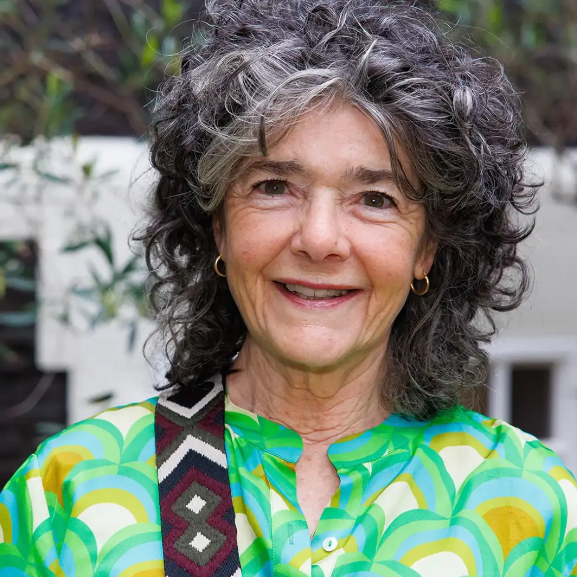 Portretfoto van Dieuwertje Blok met een groene blouse aan