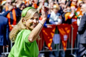 Thumbnail voor Koningin Máxima en haar legendarische outfits door de jaren heen - onze vijf favorieten