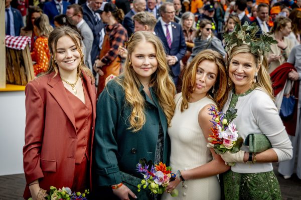 Prinses Alexia, Amalia, Ariane en koningin Máxima tijdens Koningsdag in Emmen 2024