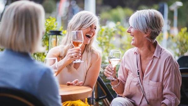 Vrouwen op terras