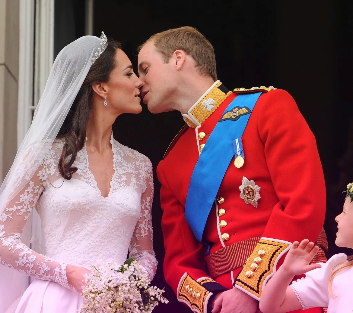 William en Catherine vieren trouwdag en posten niet eerder gedeelde zwart-witfoto