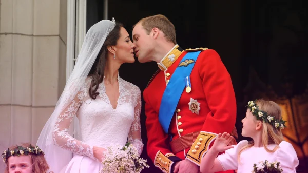 William en Catherine vieren trouwdag en posten niet eerder gedeelde zwart-witfoto