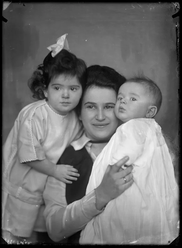 Charlotte Polak Rosenberg en dochters 