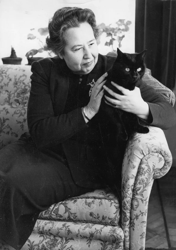 Corry Tendeloo met haar kat