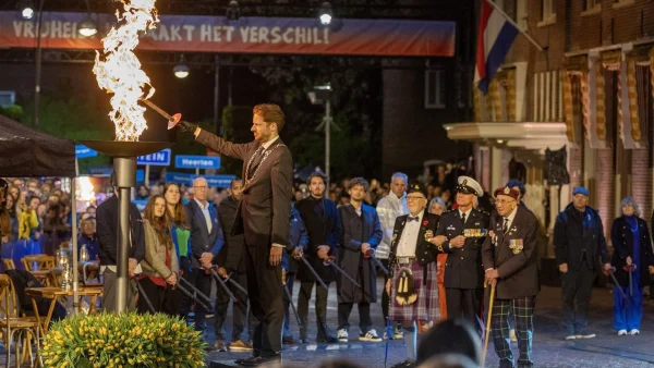 Bevrijdingsvuur in Wageningen ontstoken door twee WO II-veteranen