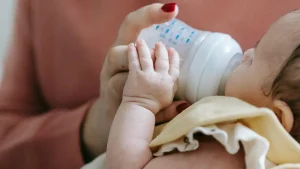 Thumbnail voor Steeds minder vrouwen geven baby alleen borstvoeding: 'Kan uitdaging zijn voor moeders'