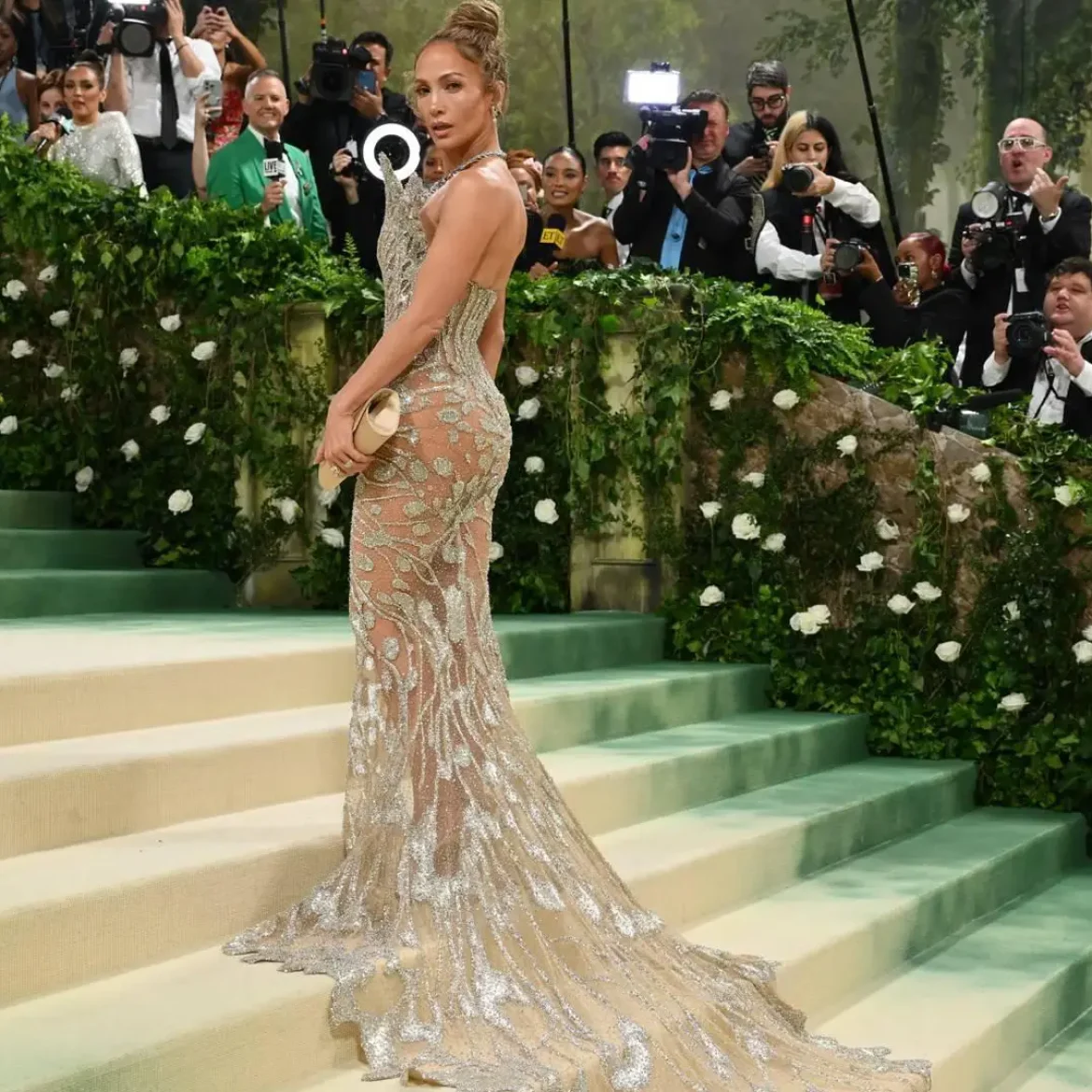 Jennifer Lopez in jurk tijdens Met Gala