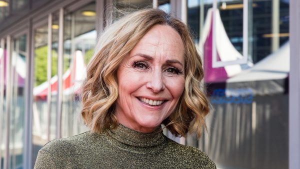 Blije blondine: Angela Groothuizen straalt dankzij nieuwe coupe